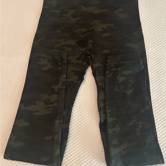 Spanx Size:M Camo print - Picture 7 of 8